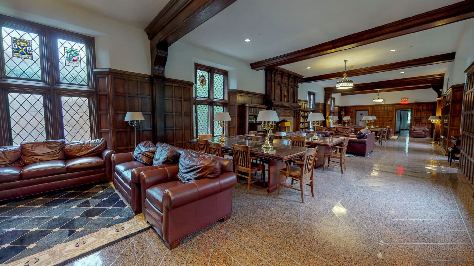 Queen’s Court Lounge